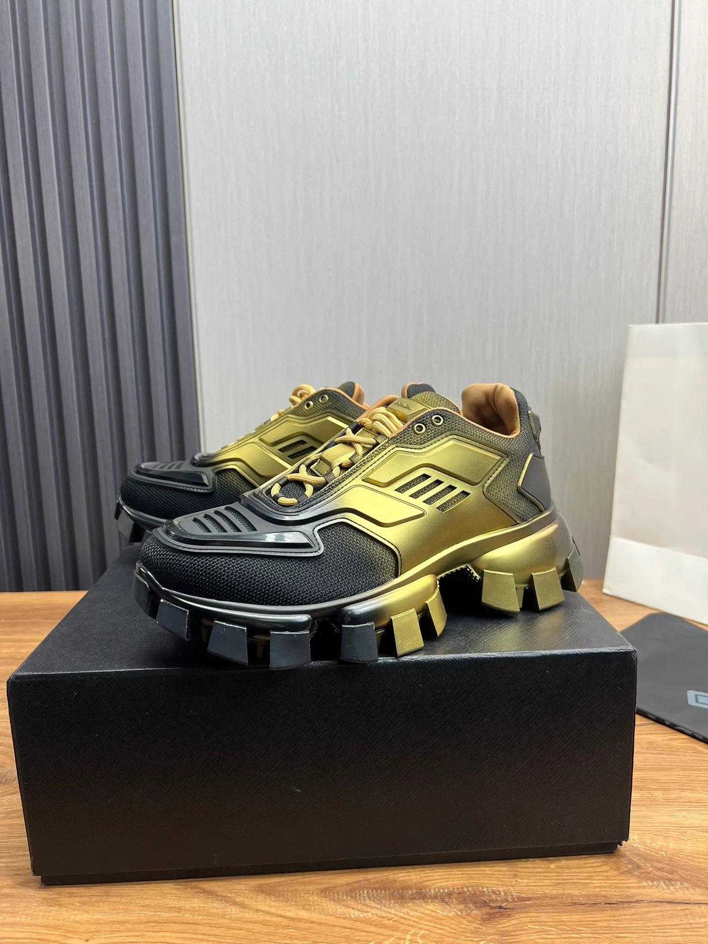 Men's shoes 💰680💰 [PRADA] Popular thick-soled shoes for couples 👩‍❤️‍👨 Available all year round ✔️Official website synchronization Original fly-woven film color change process + cowhide lining, 1⃣️ vs 1⃣️ replica, original original sole, 36-45 (45 is custom-made and cannot be returned or exchanged)
